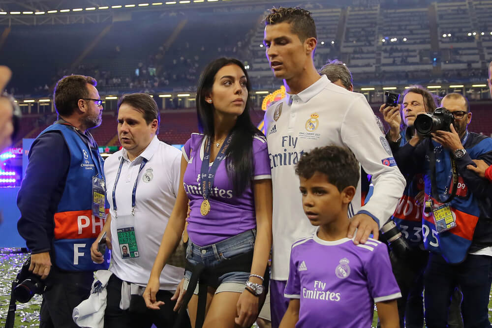 georgina rodriguez och Cristiano Ronaldo och deras son